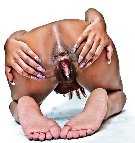 25P Ebony ass & bare soles