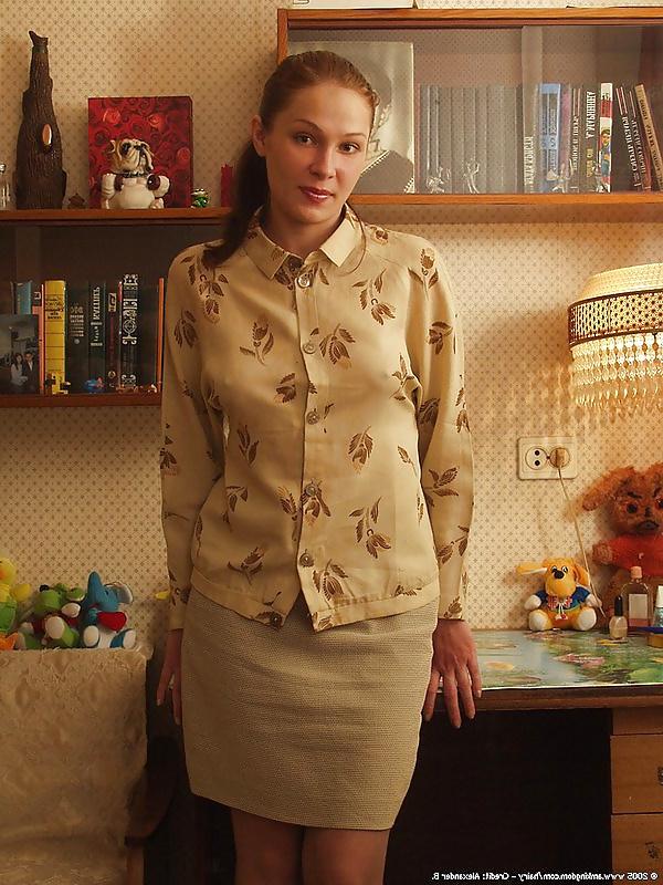 14P Natural young lady dresses retro 2