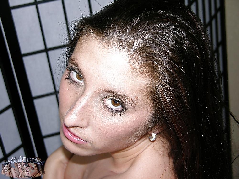 20P Amateur Hairy Ass Upskirt