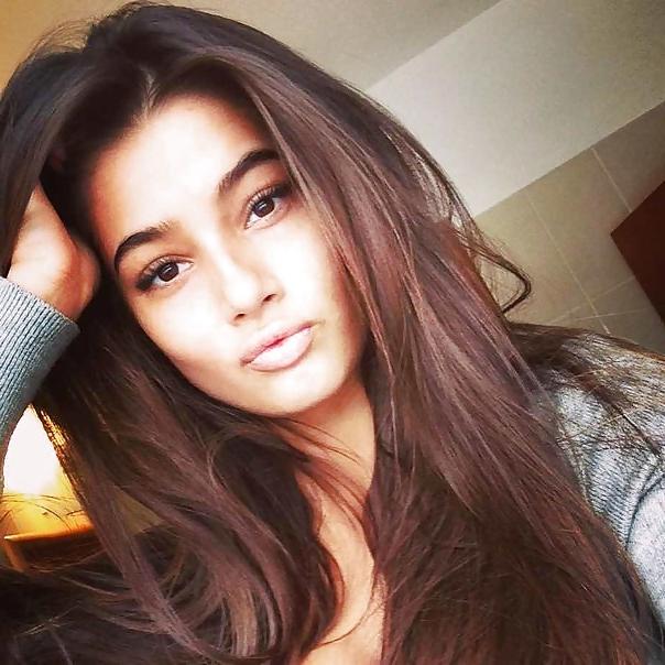 25P Teens 'n' Selfies (Non-Nude)