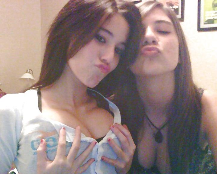 25P Teens 'n' Selfies (Non-Nude)