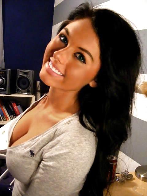 25P Teens 'n' Selfies (Non-Nude)