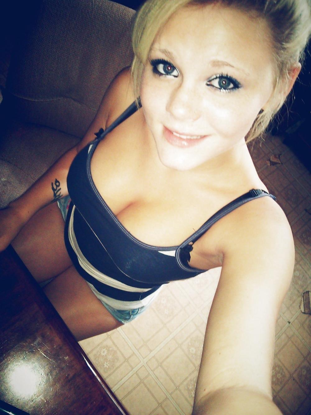 25P Teens 'n' Selfies (Non-Nude)