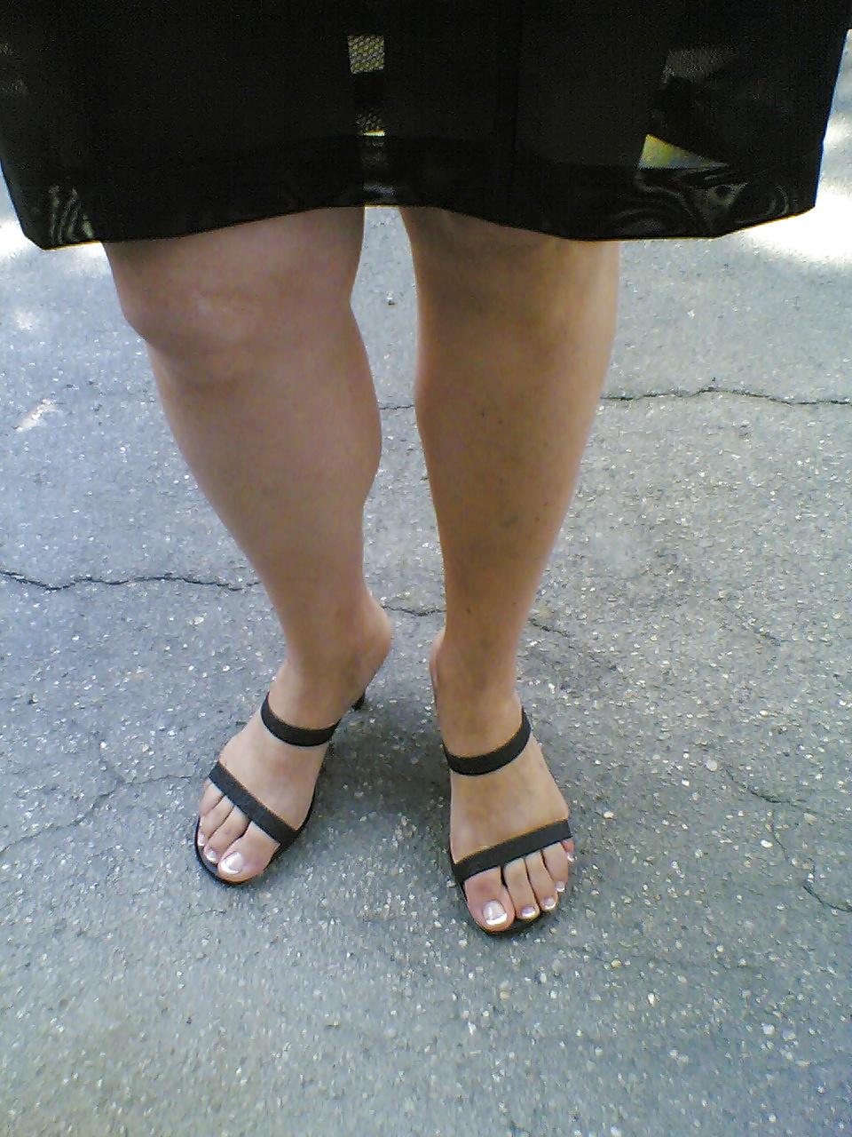 11P Feet and shoes of wife, daughter, lovers and friends