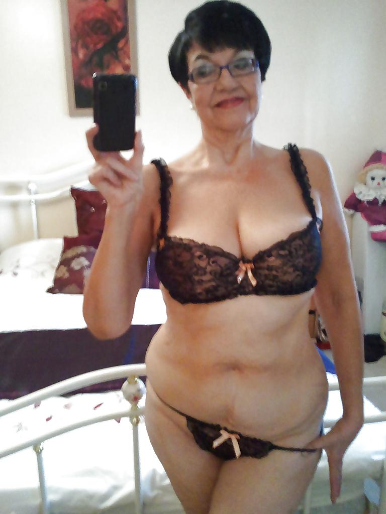 16P Mature Granny Jean