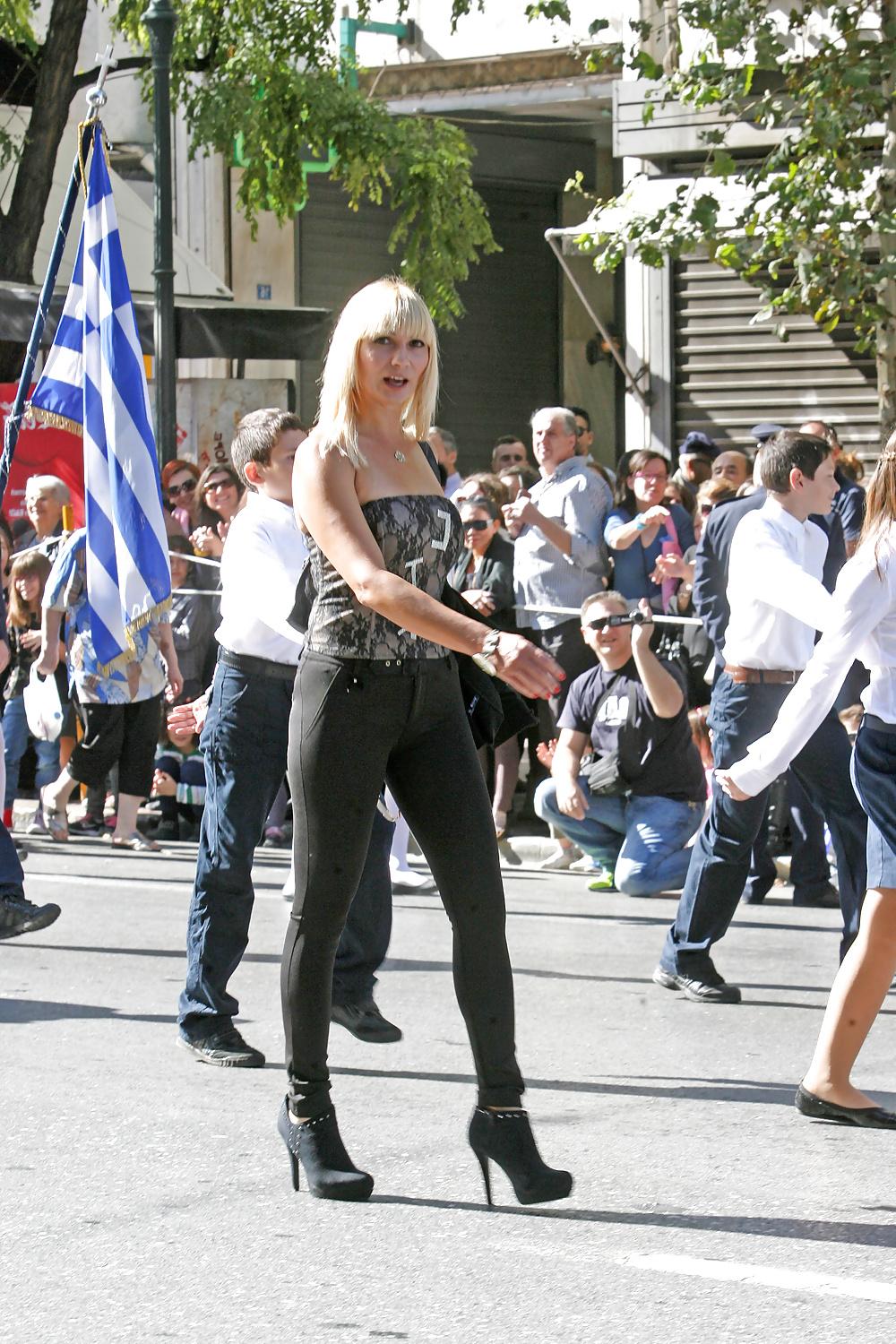 25P CANDID GREEK BEAUTIES!!