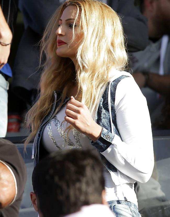 25P CANDID GREEK BEAUTIES!!