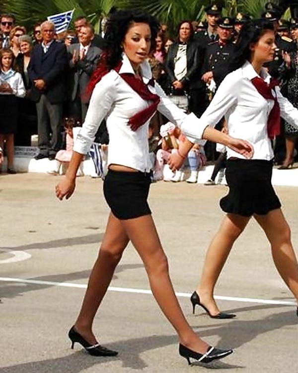 25P CANDID GREEK BEAUTIES!!