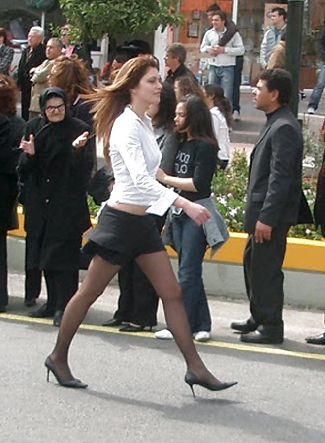 25P CANDID GREEK BEAUTIES!!
