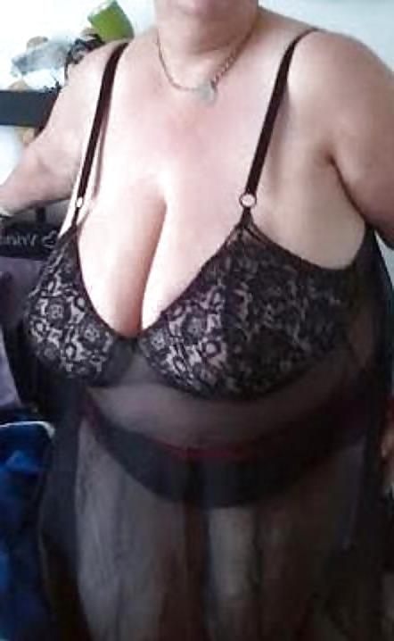 10P BBW like to undress 12