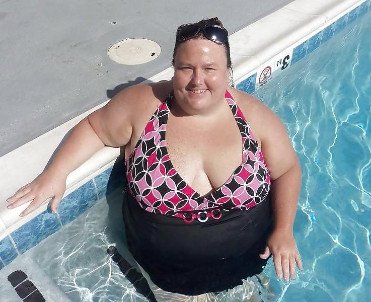 10P BBW like to undress 12