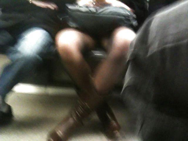 21P Metro paris upskirt