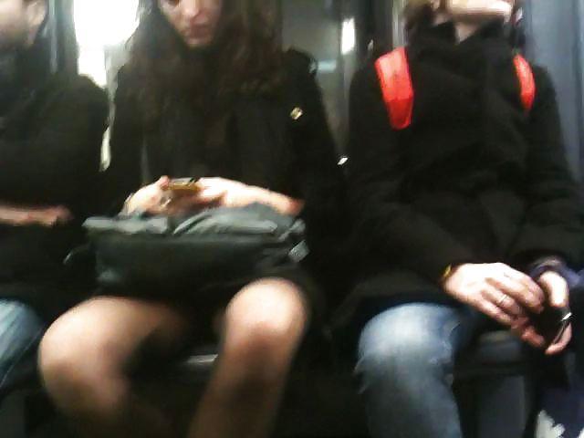 21P Metro paris upskirt