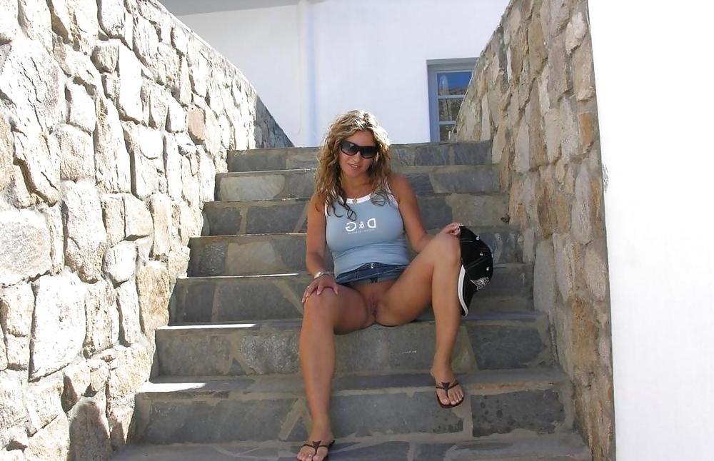 17P Amateur girl upskirt