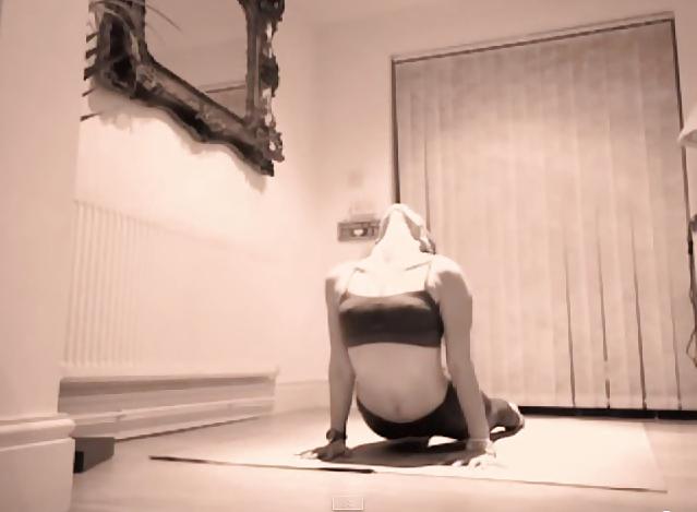 23P Youtube Fitness MILF 2 Nips, Ass, Feet, Bubble Butt
