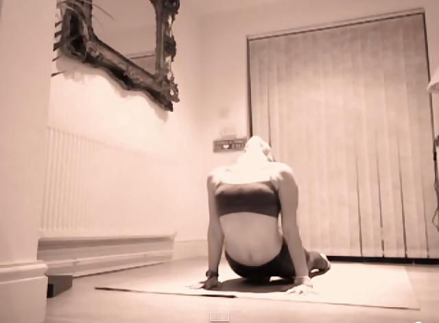 23P Youtube Fitness MILF 2 Nips, Ass, Feet, Bubble Butt