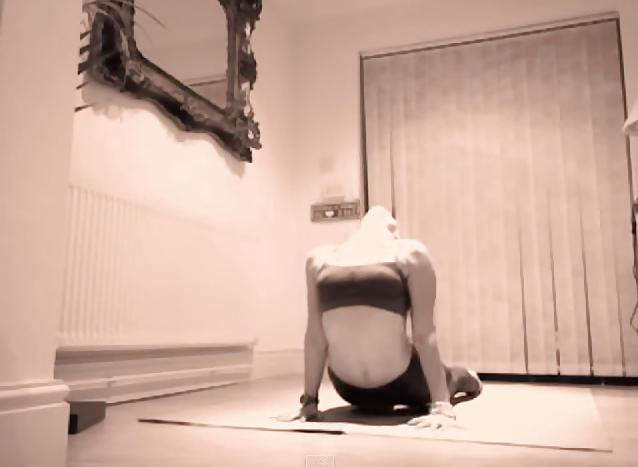 23P Youtube Fitness MILF 2 Nips, Ass, Feet, Bubble Butt