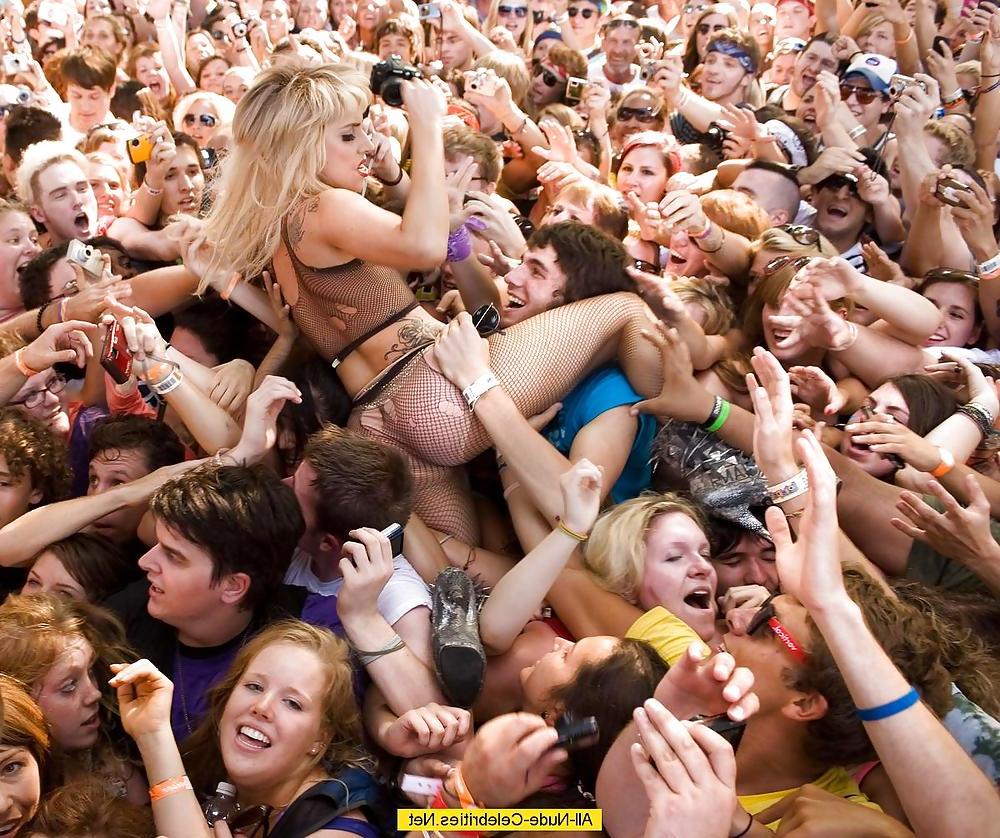 5P Lady GaGa on stage