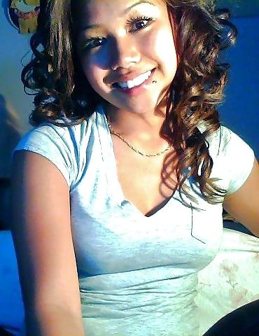 25P SEXY ASIAN COLLEGE TEENS (SOCIAL MEDIA PICTURES)
