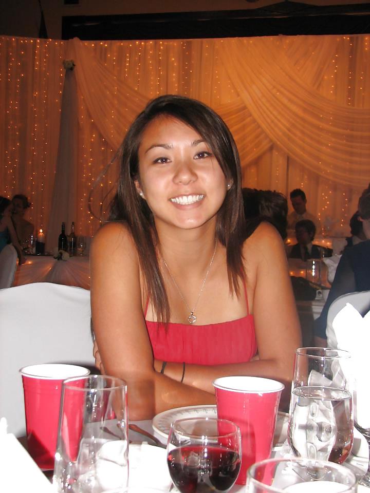 25P SEXY ASIAN COLLEGE TEENS (SOCIAL MEDIA PICTURES)