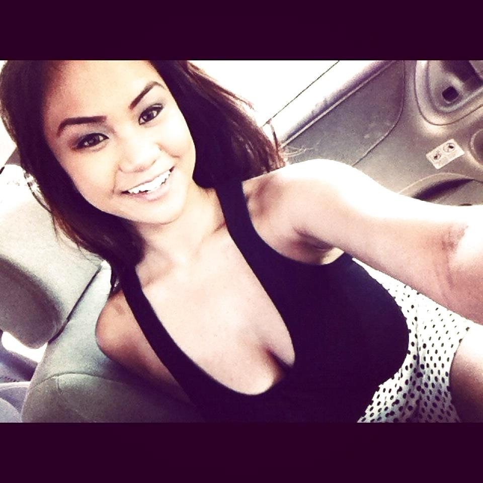 25P SEXY ASIAN COLLEGE TEENS (SOCIAL MEDIA PICTURES)