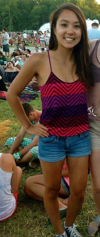 25P SEXY ASIAN COLLEGE TEENS (SOCIAL MEDIA PICTURES)