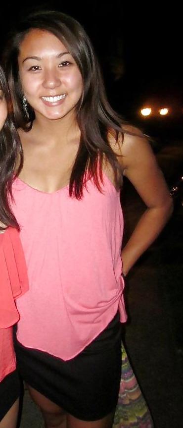 25P SEXY ASIAN COLLEGE TEENS (SOCIAL MEDIA PICTURES)