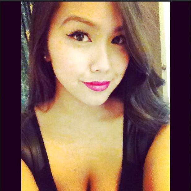 25P SEXY ASIAN COLLEGE TEENS (SOCIAL MEDIA PICTURES)