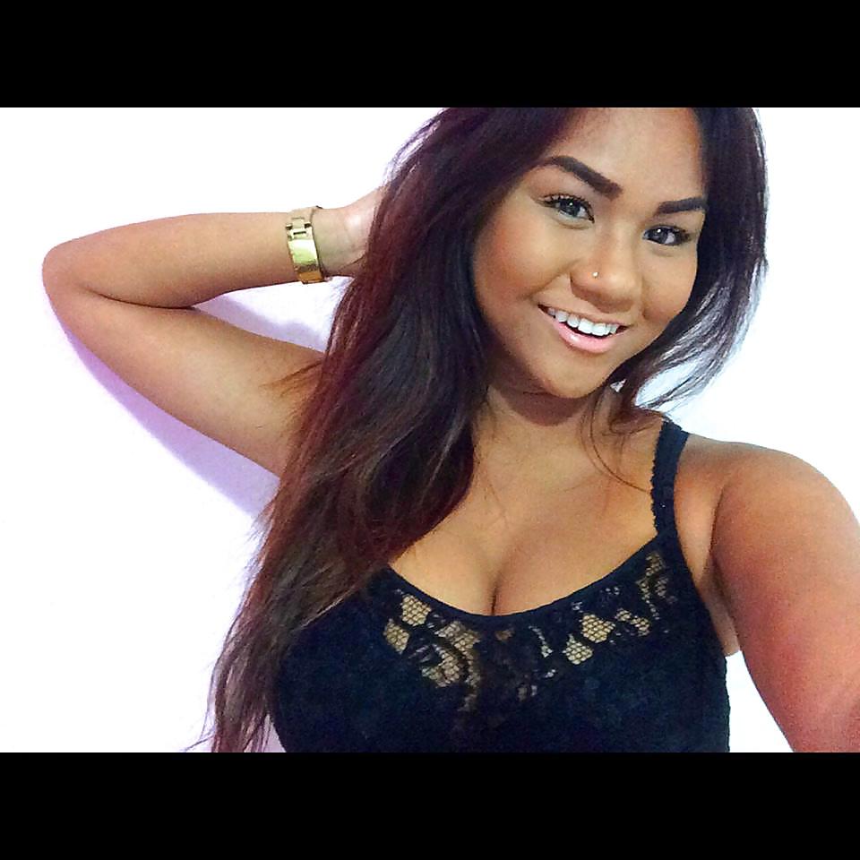 25P SEXY ASIAN COLLEGE TEENS (SOCIAL MEDIA PICTURES)