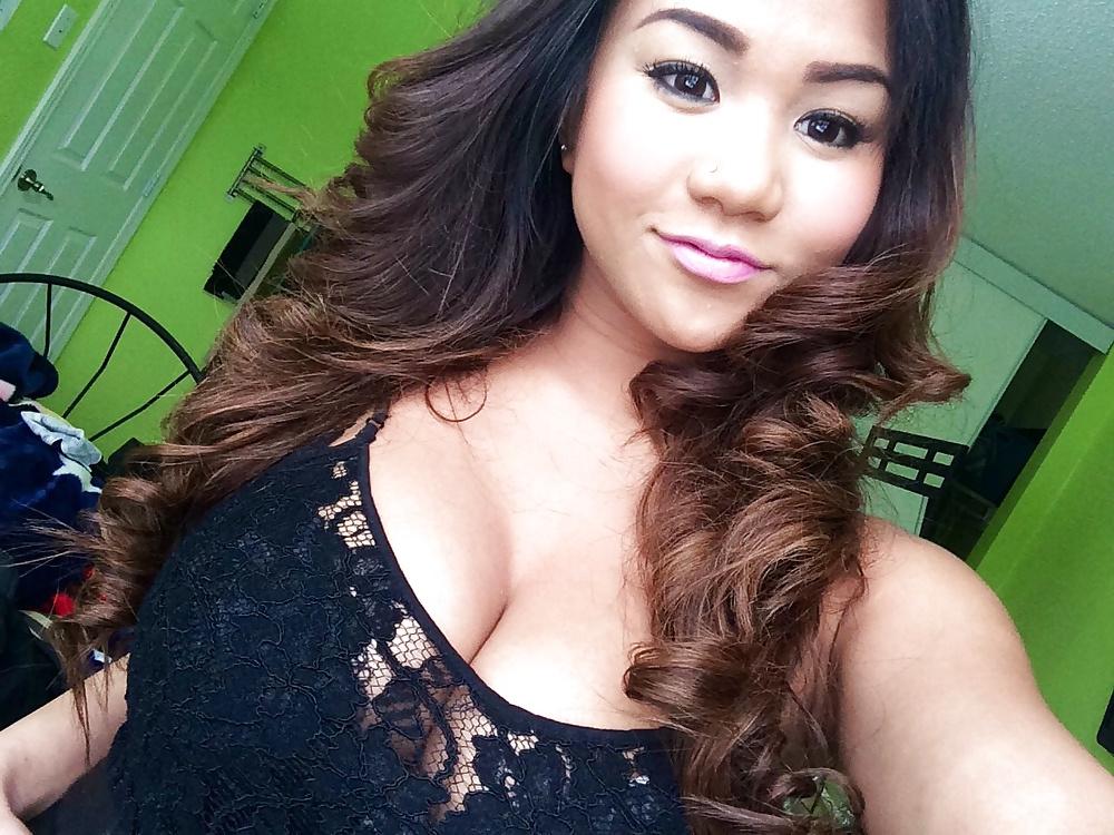 25P SEXY ASIAN COLLEGE TEENS (SOCIAL MEDIA PICTURES)