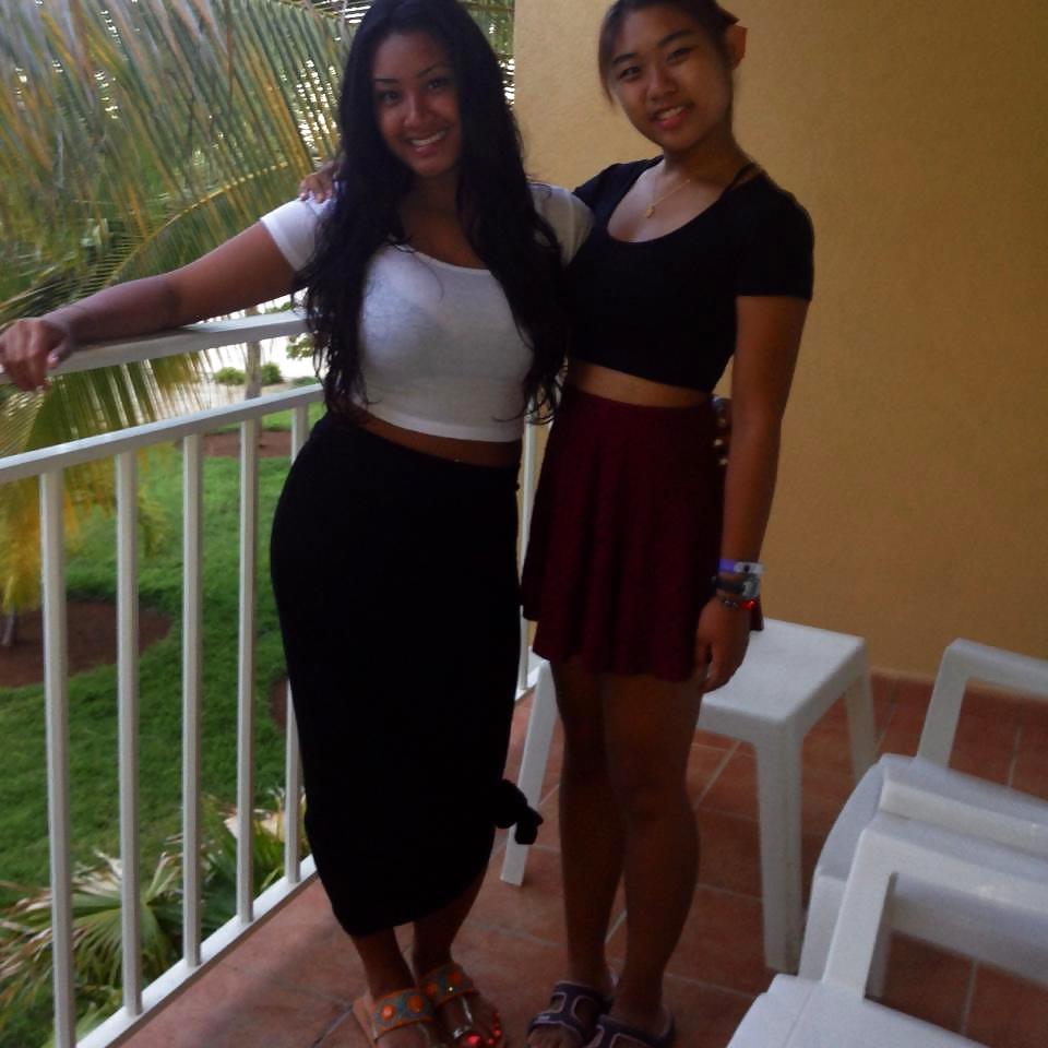 25P SEXY ASIAN COLLEGE TEENS (SOCIAL MEDIA PICTURES)