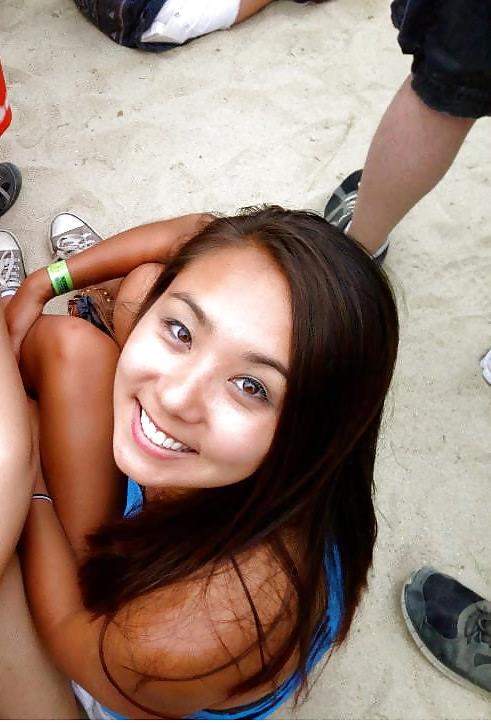 25P SEXY ASIAN COLLEGE TEENS (SOCIAL MEDIA PICTURES)
