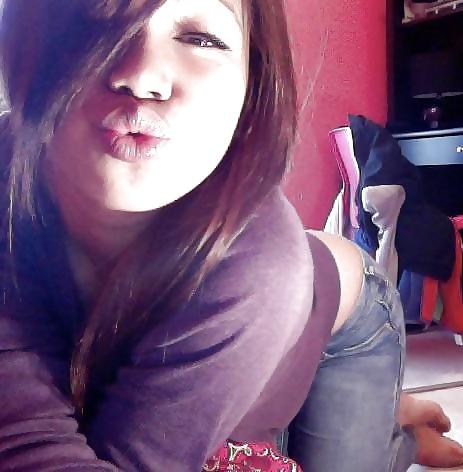 25P SEXY ASIAN COLLEGE TEENS (SOCIAL MEDIA PICTURES)