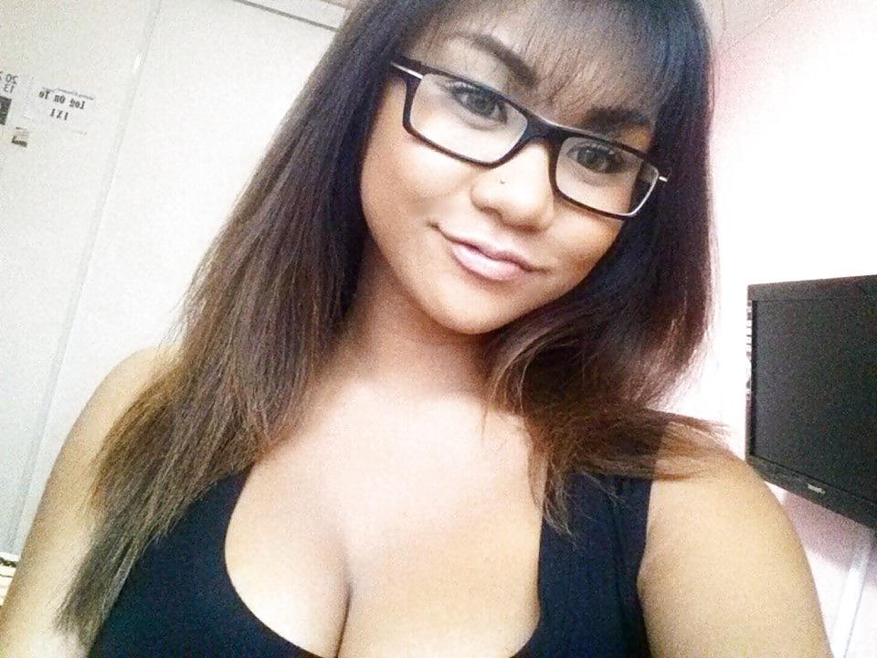 25P SEXY ASIAN COLLEGE TEENS (SOCIAL MEDIA PICTURES)