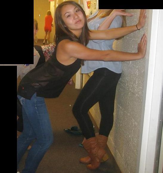 25P SEXY ASIAN COLLEGE TEENS (SOCIAL MEDIA PICTURES)