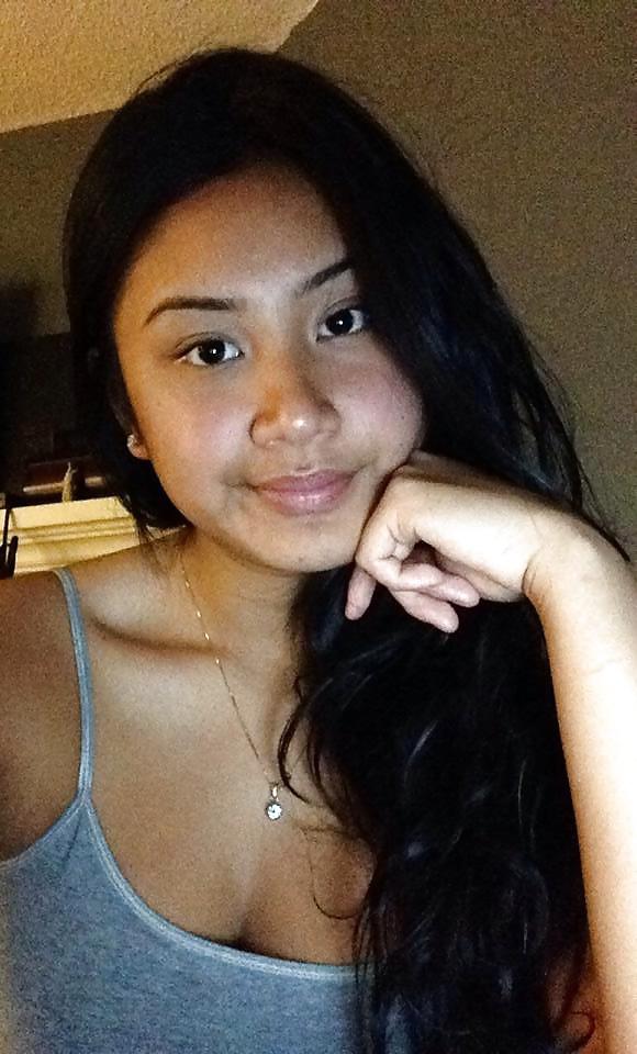25P SEXY ASIAN COLLEGE TEENS (SOCIAL MEDIA PICTURES)