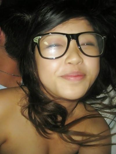 10P Cute asian girl