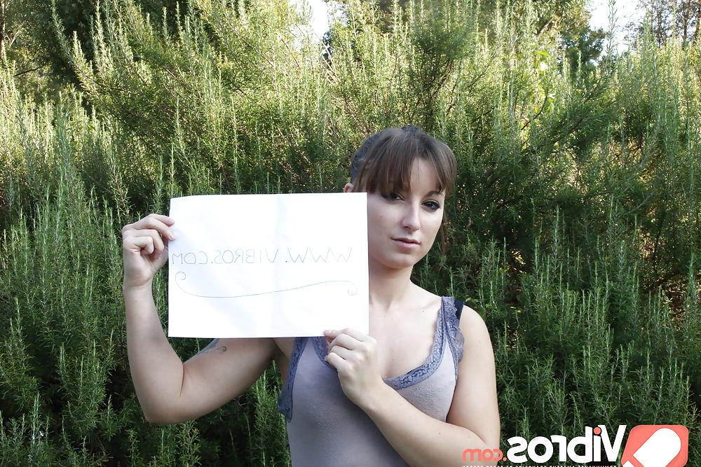 13P Kim la jeunette et son sextoy