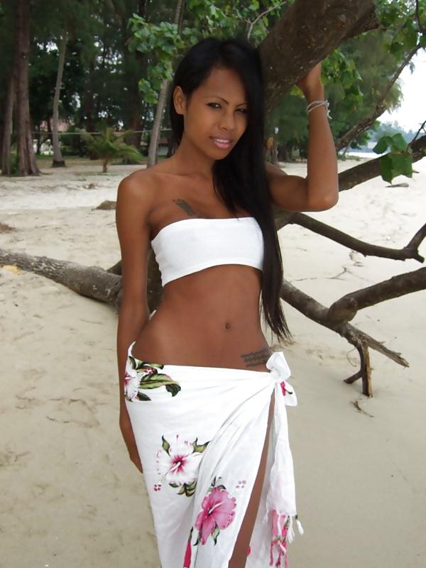25P Ladyboys nude and non nude pics 3