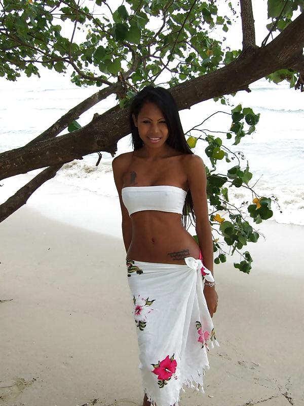 25P Ladyboys nude and non nude pics 3