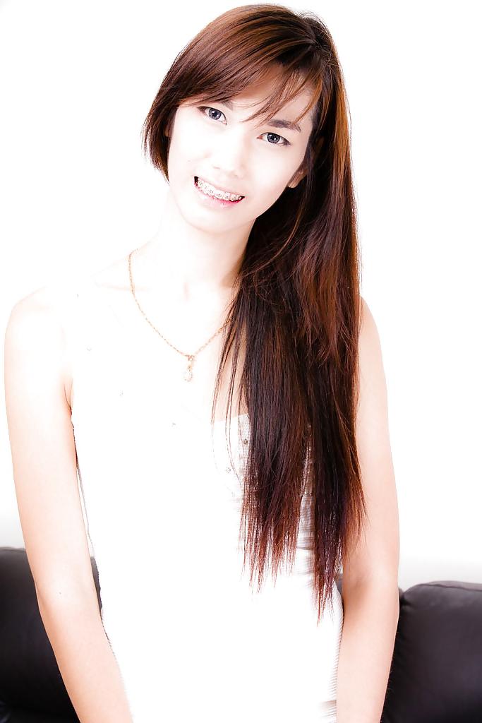 15P Ladyboy Pim