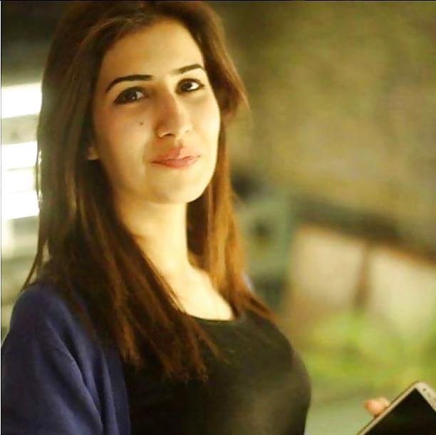 25P Sexy Muslim News Reader Kommal for BIG BLACK COCKS