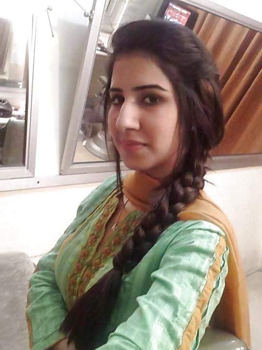 25P Sexy Muslim News Reader Kommal for BIG BLACK COCKS