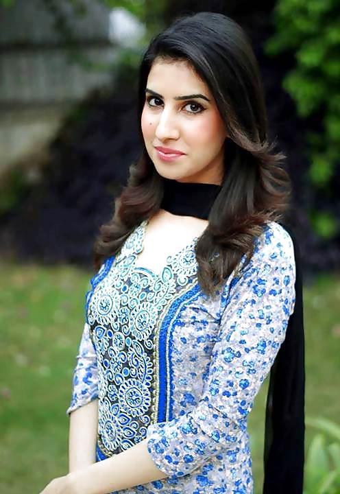 25P Sexy Muslim News Reader Kommal for BIG BLACK COCKS