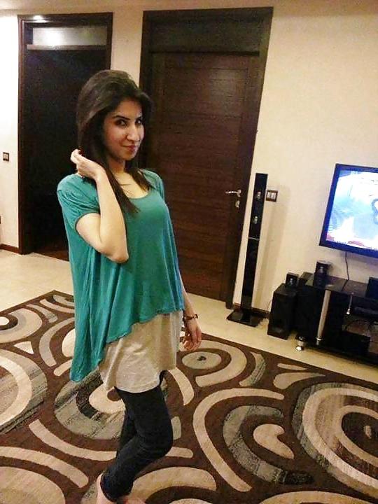 25P Sexy Muslim News Reader Kommal for BIG BLACK COCKS