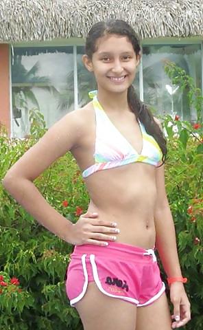 10P Latinas bonita non nude