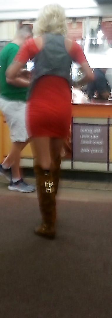 10P Voyeur Blonde babe
