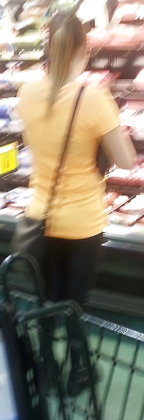 10P Voyeur Blonde babe
