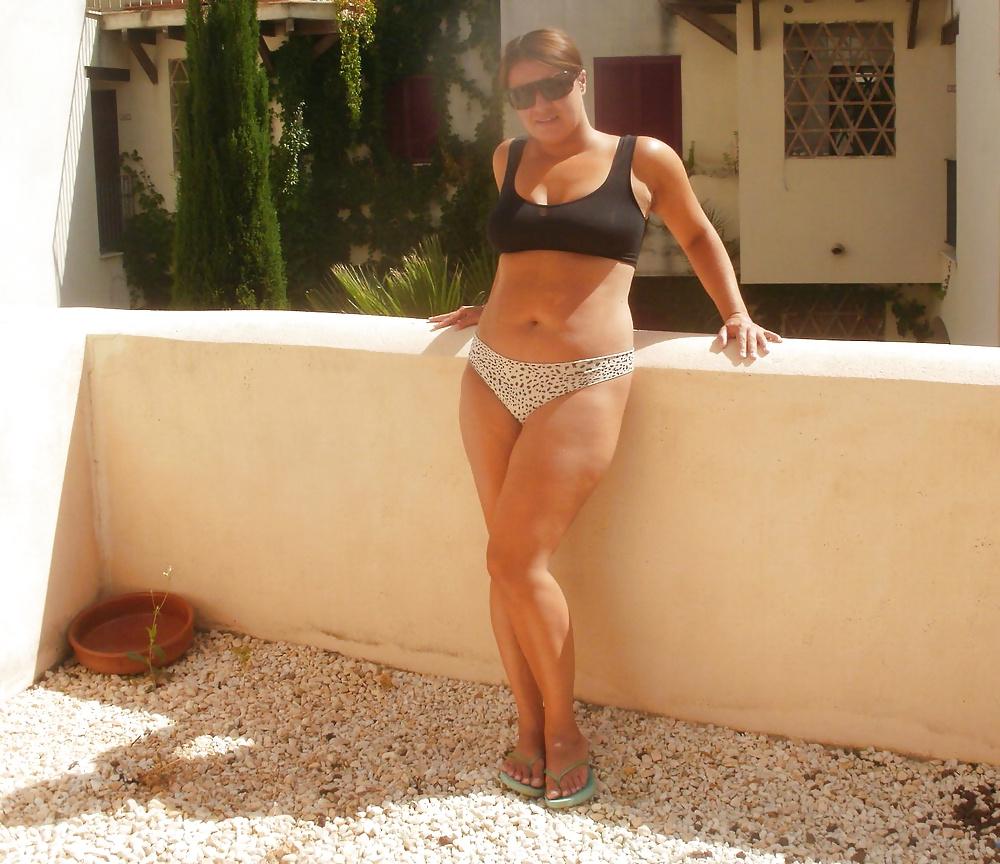 25P Greek Wife in the UK