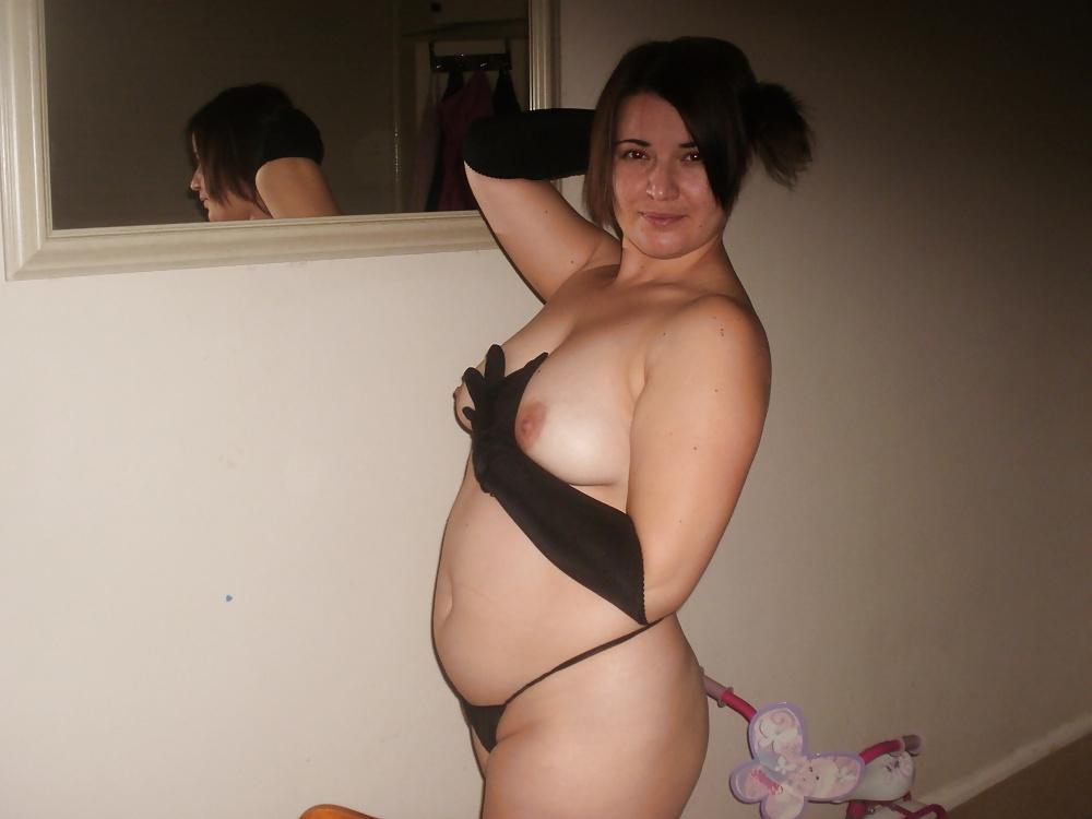 25P Greek Wife in the UK